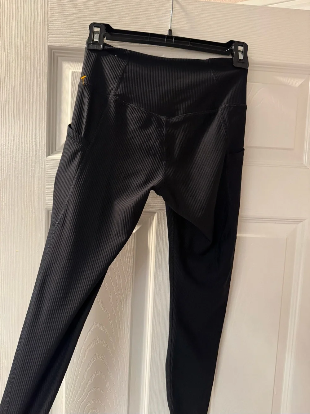 Old Navy Powersoft Ribbed Pocket Black High-Waist Performance Leggings